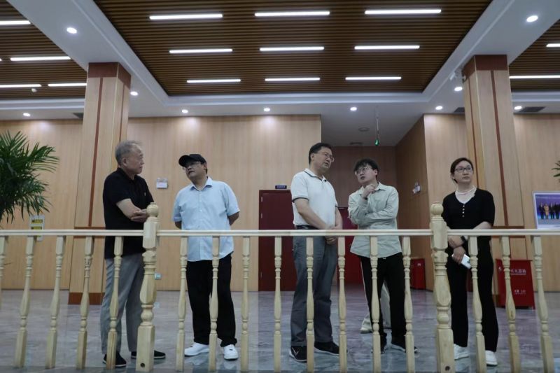 工信部工业政策与规则司原巡视员、先进制造商学院总裁四班班主任辛仁周一行到QG刮刮乐集团走访